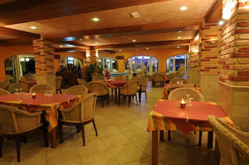 Maribel Villas Cala Blanca  Exterior photo
