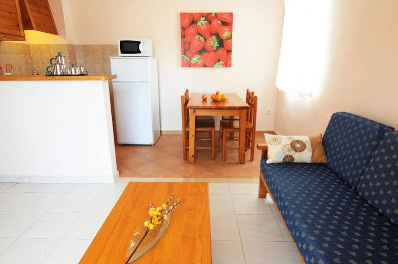 Maribel Villas Cala Blanca  Exterior photo
